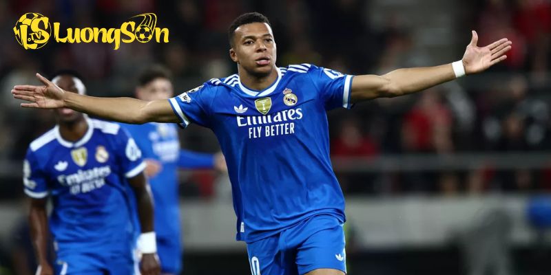 Kylian Mbappé Lập Kỷ Lục Hat-Trick Champions League 2025 2 Kylian Mbappé từ ngôi sao PSG thành sát thủ tại Real