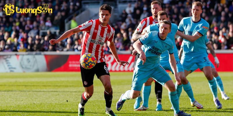 Soi Kèo Brentford VS Newcastle Vòng 11 Premier League 9/11/2025 Lúc 21H00 2 Tổng quan về cuộc chiến giữa Brentford vs Newcastle